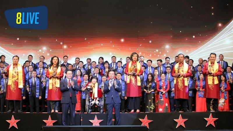 CEO Hùng đã được đạt được vô số giải thưởng nhờ sự kiên trì với đam mê của mình