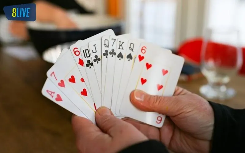 Quy tắc đánh Tiến lên có 4 người giống như luật truyền thống